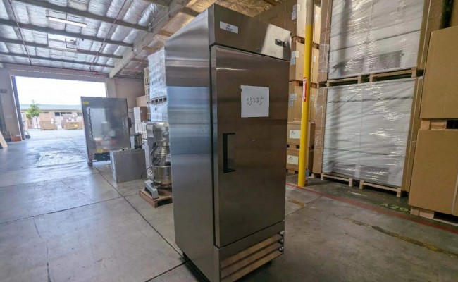 Clearance NSF restaurant One Door Refrigerator 05225